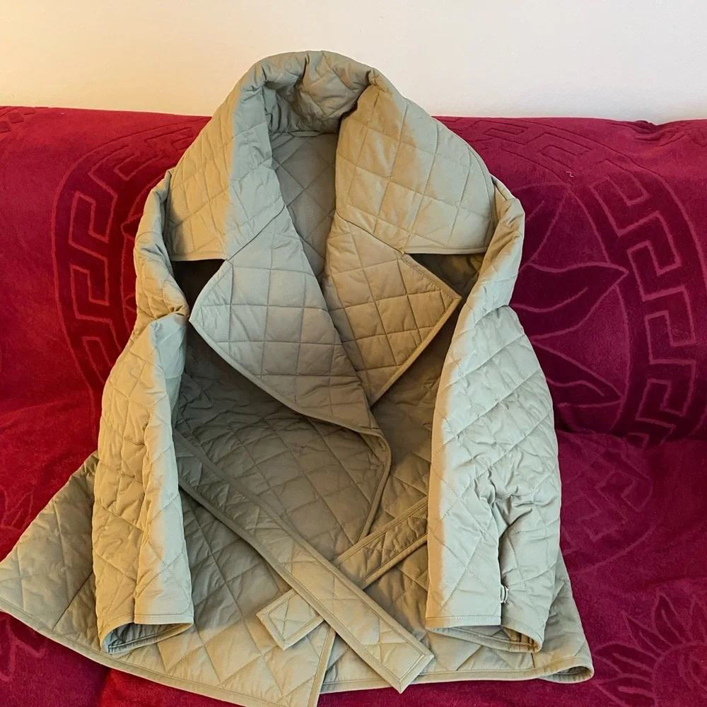 Padded quilt jacket. - Picture 2 of 13